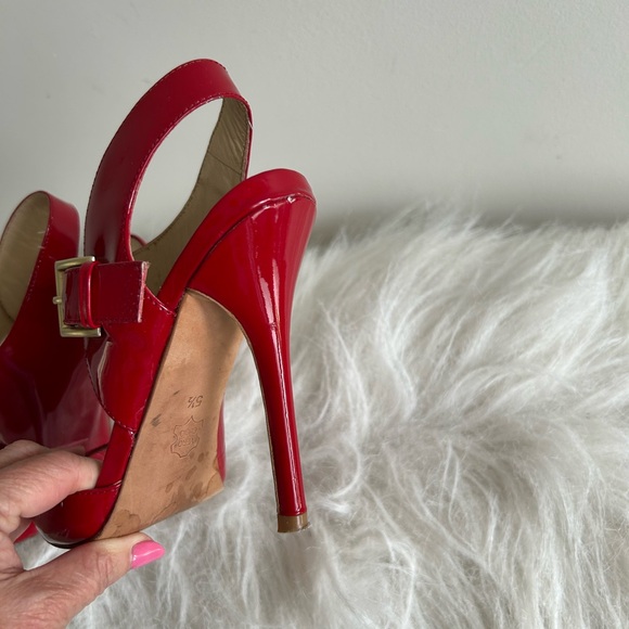 Red patent Charles David shoes - Picture 3 of 5